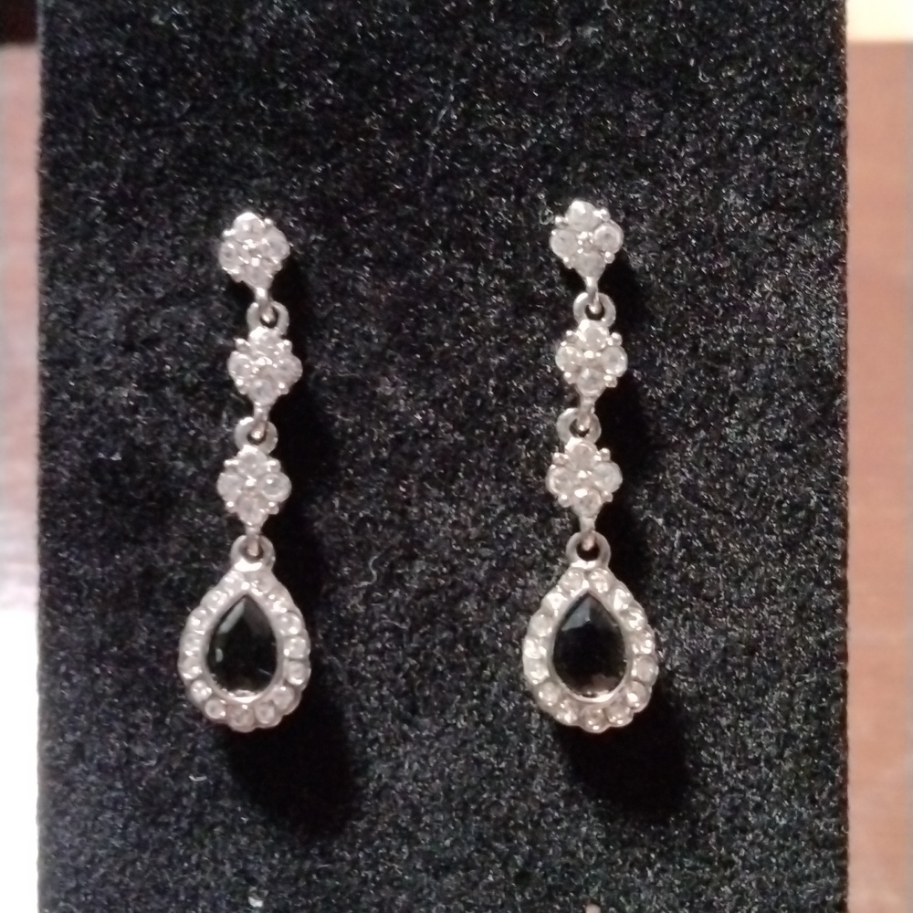 Monet Dangling Earrings
